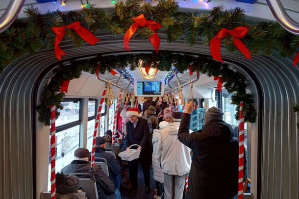 Wnętrze świątecznego tramwaju