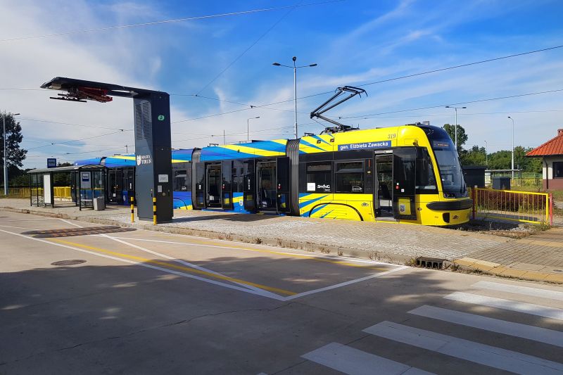pętla tramwajowo-autobusowa przy linii tramwajowej na uniwesytet