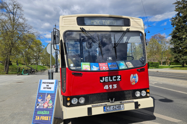 zdjęcie Jelcza z akcji promocyjnej Przystanek na czytanie