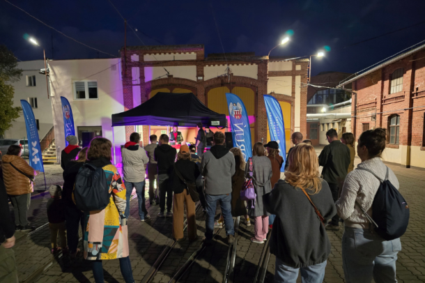 zdjęcie z próby koncertu - scena i wykonawcy