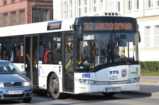 Autobus na ulicy