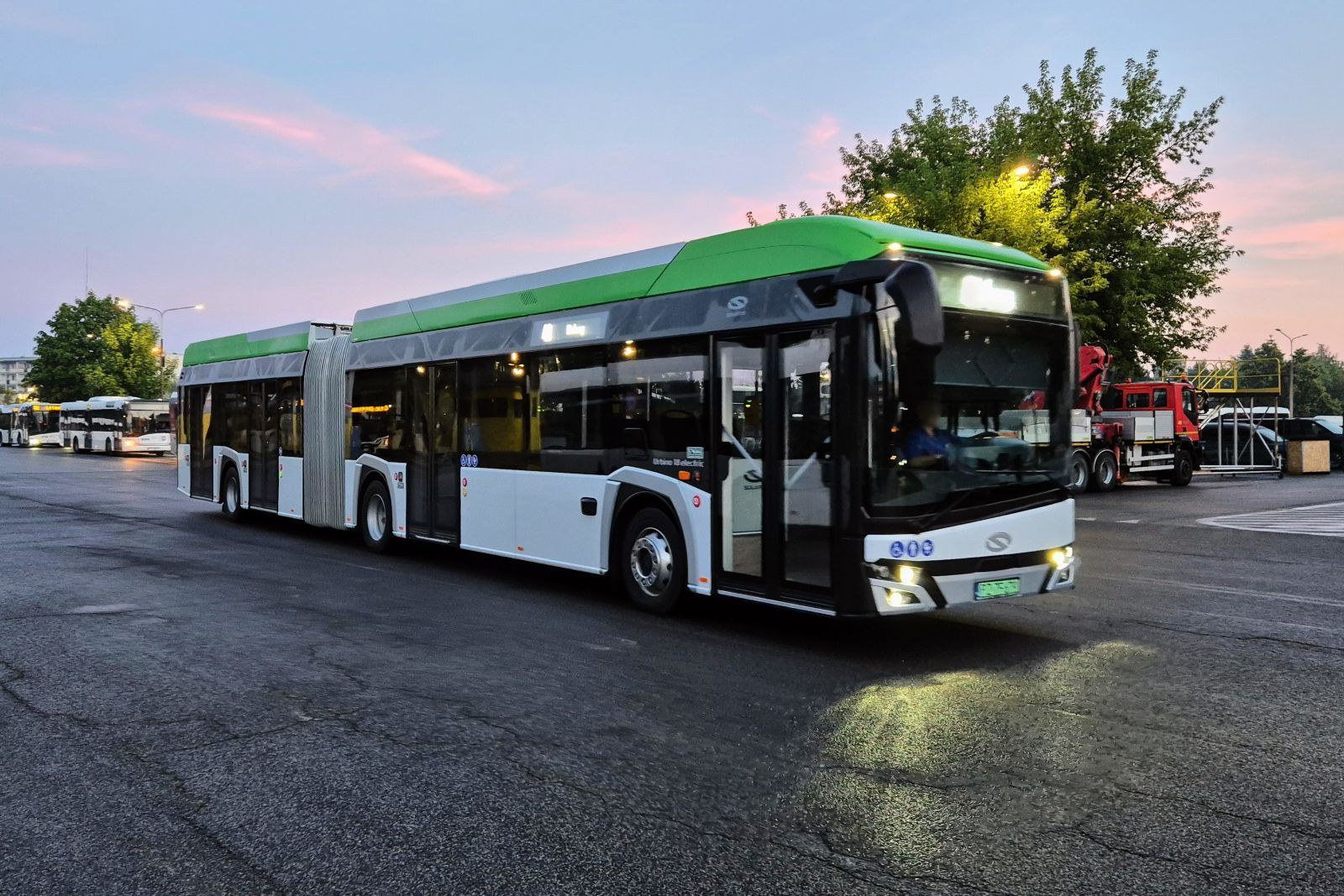 Przegubowy aytobus elektryczny